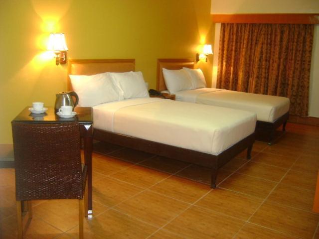 Pamulinawen Hotel Laoag Oda fotoğraf