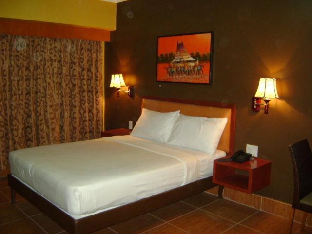Pamulinawen Hotel Laoag Oda fotoğraf